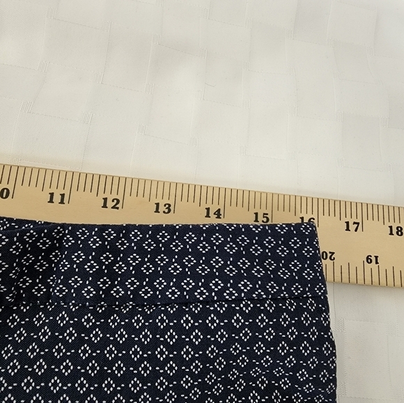 Mario Serrani  Diamond Print Blue Women's Bermuda Shorts Size 10 - Picture 5 of 7